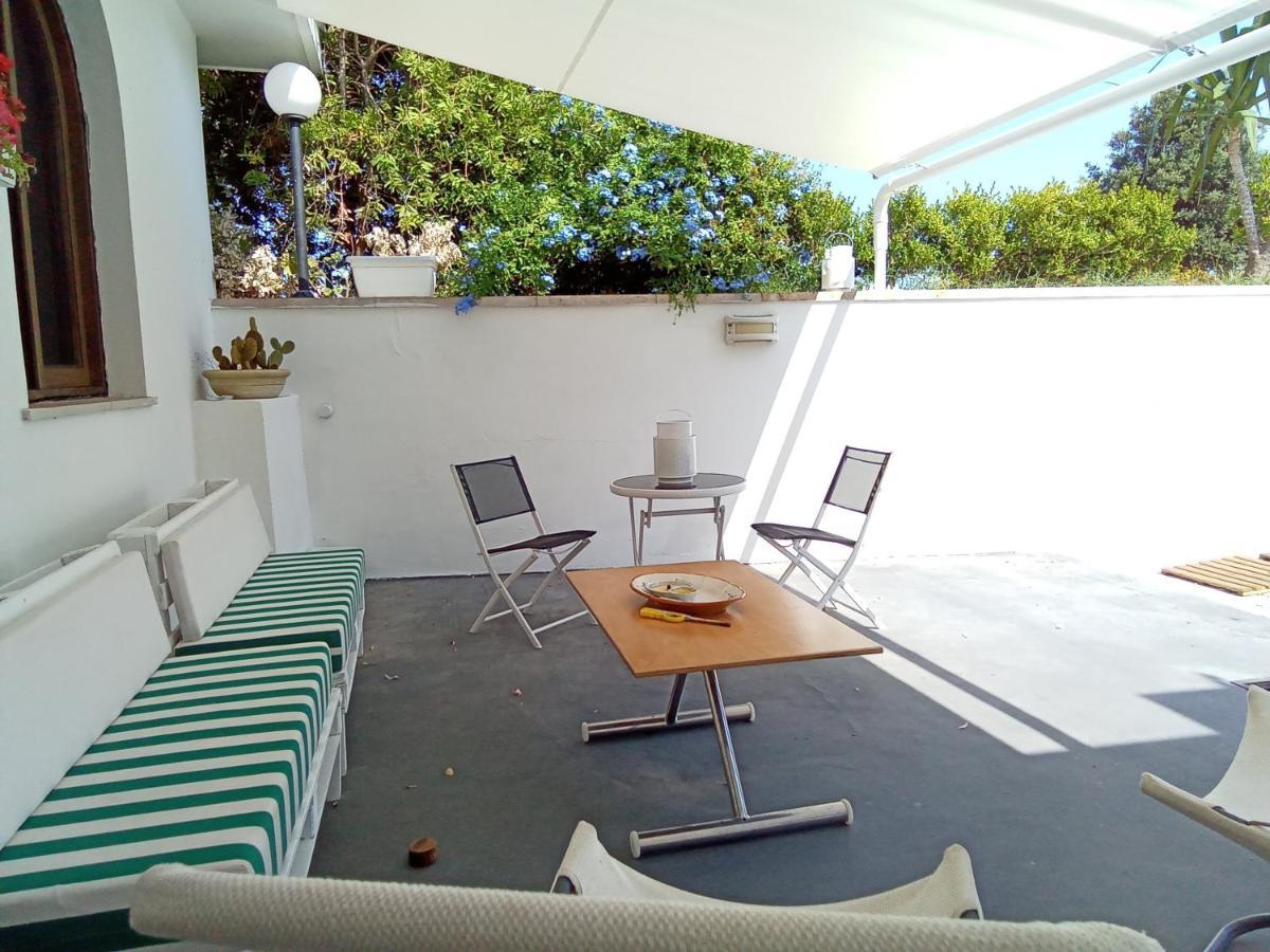 Cottage La Roccia Merine Екстер'єр фото