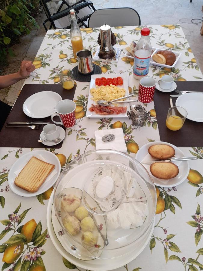 Cottage La Roccia Merine Екстер'єр фото